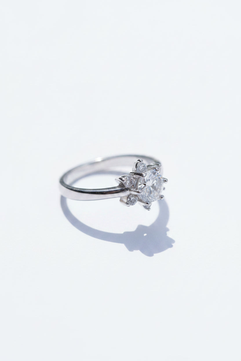 Round Cubic Zirconia Sterling Silver Floral Ring – Starburst Cluster Halo Band